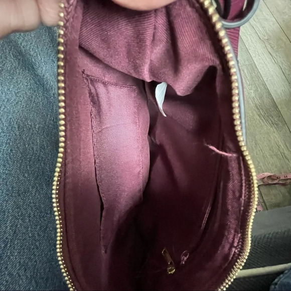 Wine color chain strap tassel bag burgundy red Bin8 - Picture 9 of 13